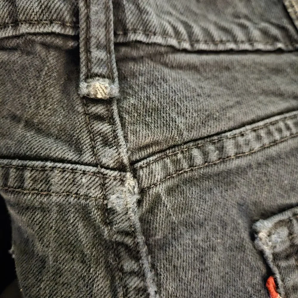 Levi's Men's Regular Fit Jean, 33Wx32L measures 31.5 Black VGUC